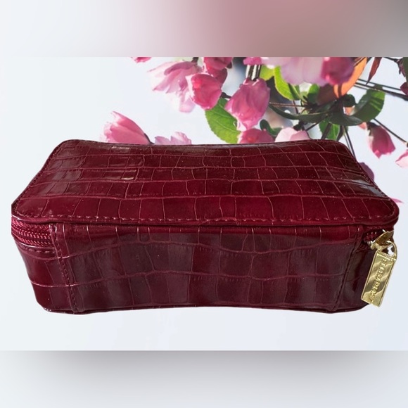 Ellen Tracy Red Croc Embossed Zippered Cosmetic Case  NWOT - Picture 5 of 7